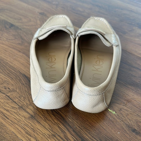 Calvin Klein Tan Flats Timeless Comfort - Picture 4 of 8